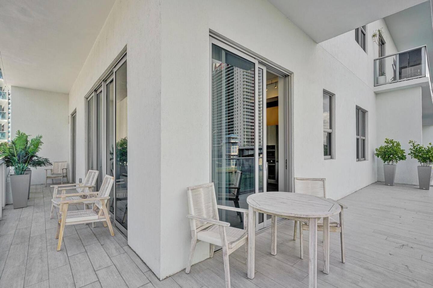 Amazing Apartments At H Beach House Hollywood Exterior photo