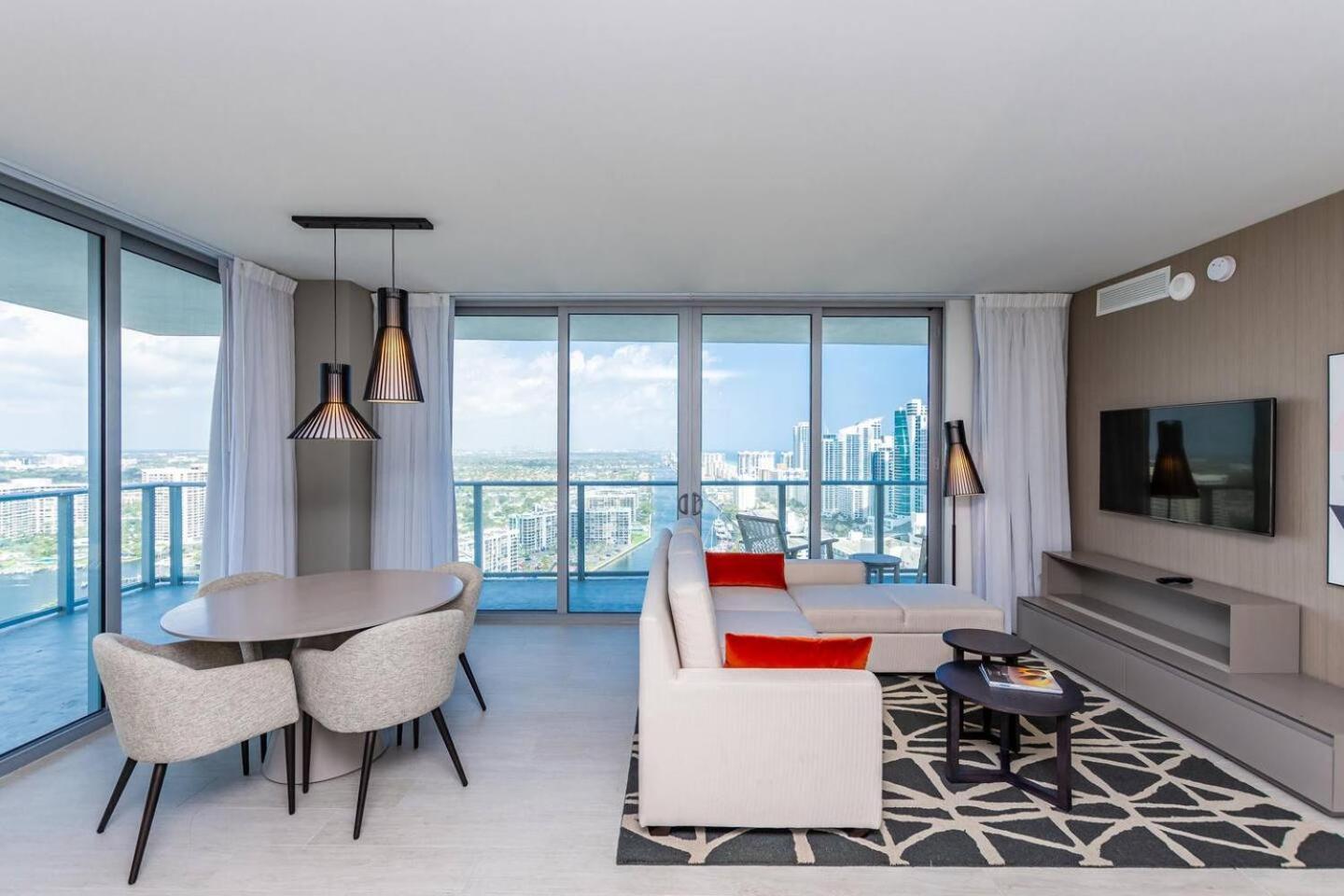 Amazing Apartments At H Beach House Hollywood Exterior photo