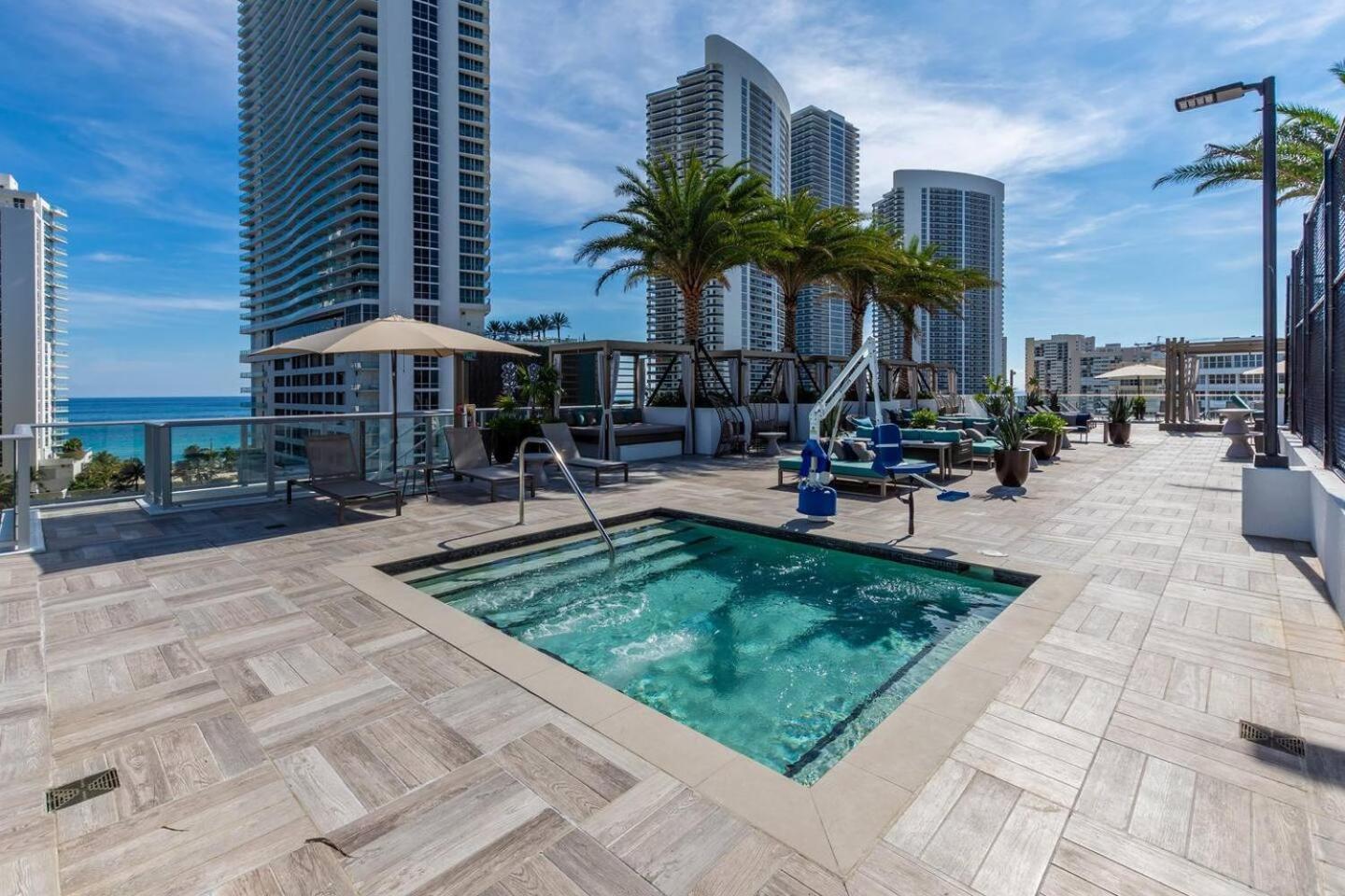 Amazing Apartments At H Beach House Hollywood Exterior photo