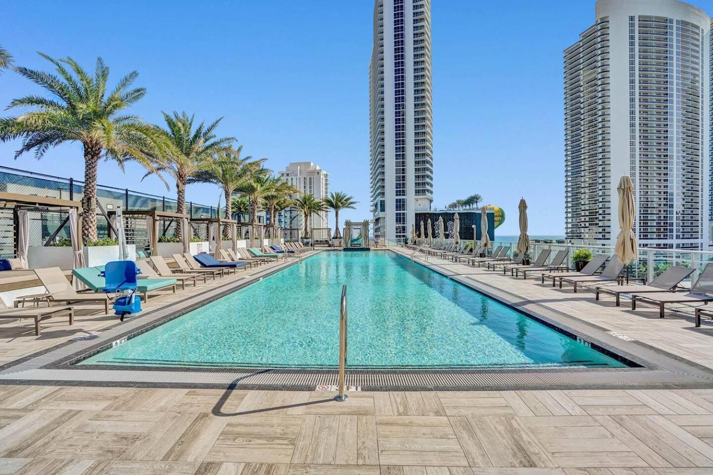 Amazing Apartments At H Beach House Hollywood Exterior photo
