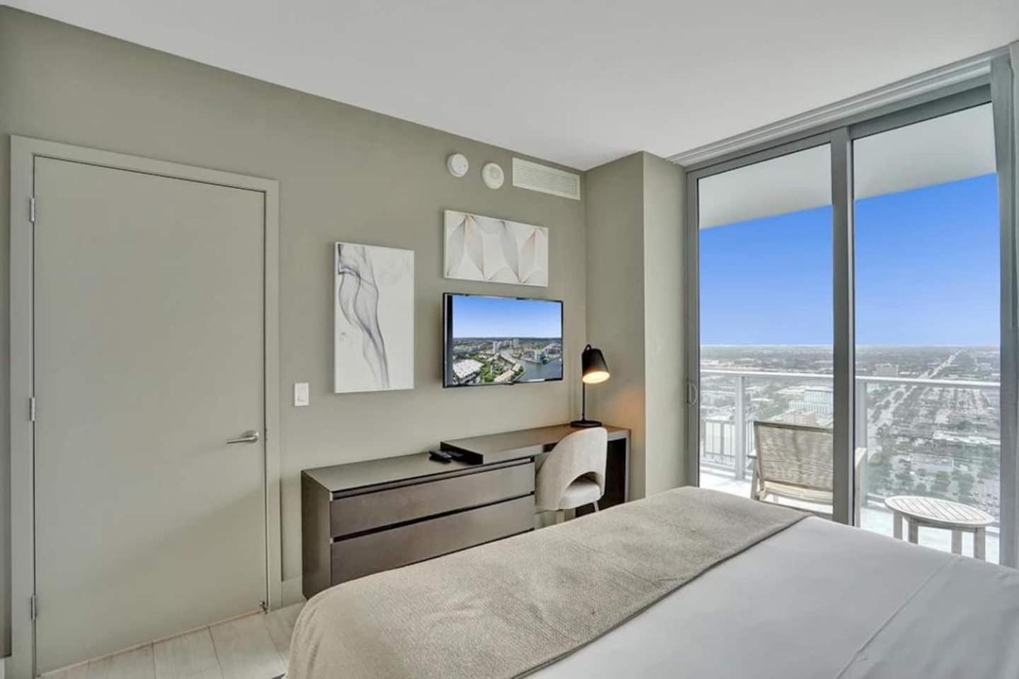 Amazing Apartments At H Beach House Hollywood Exterior photo