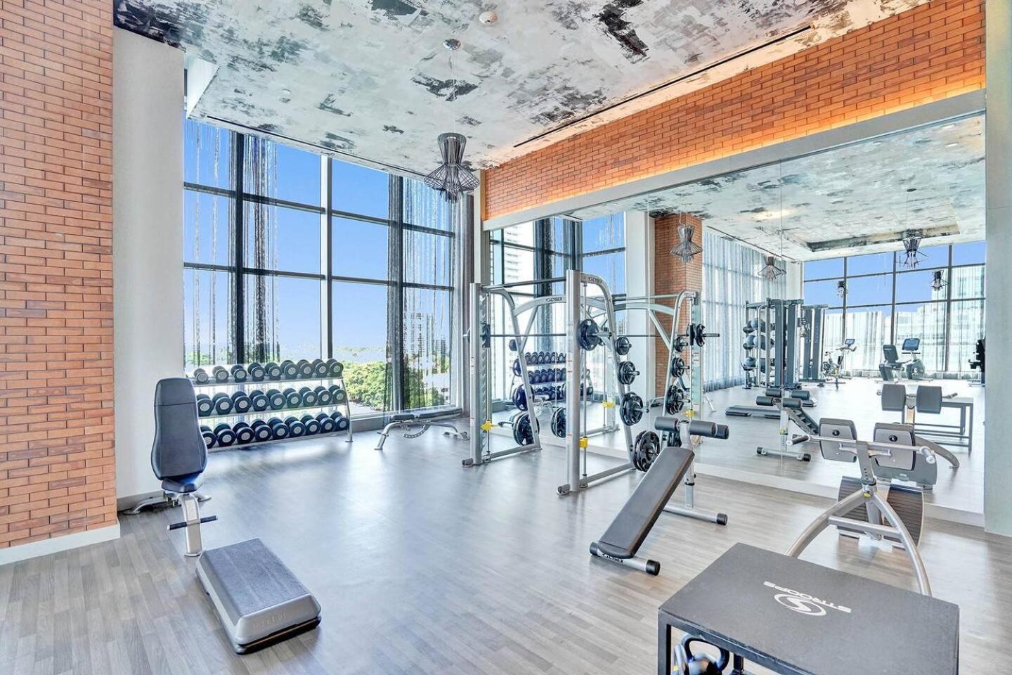 Amazing Apartments At H Beach House Hollywood Exterior photo