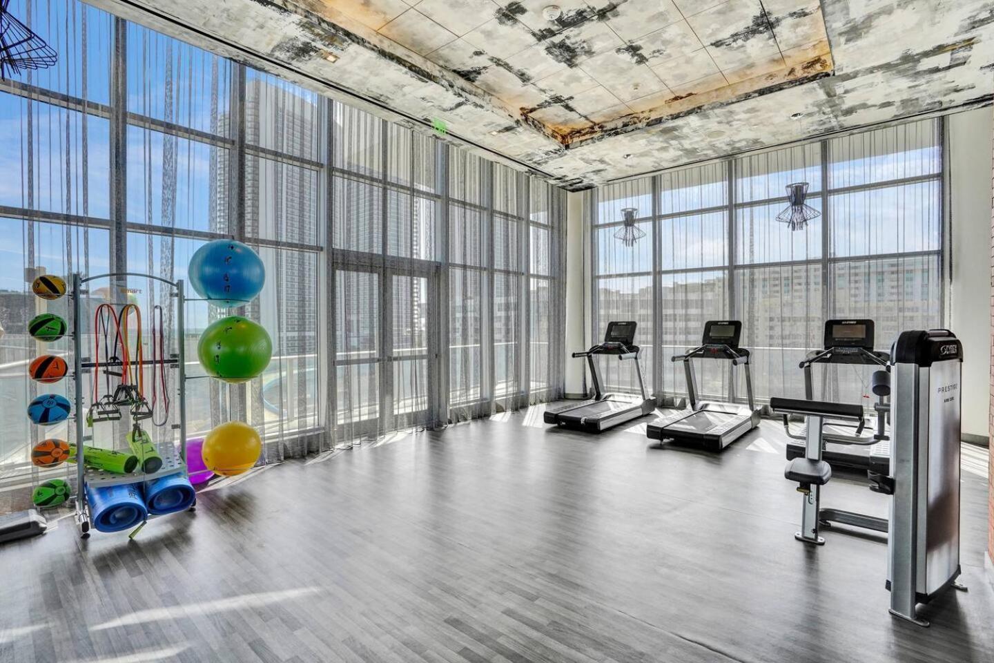 Amazing Apartments At H Beach House Hollywood Exterior photo