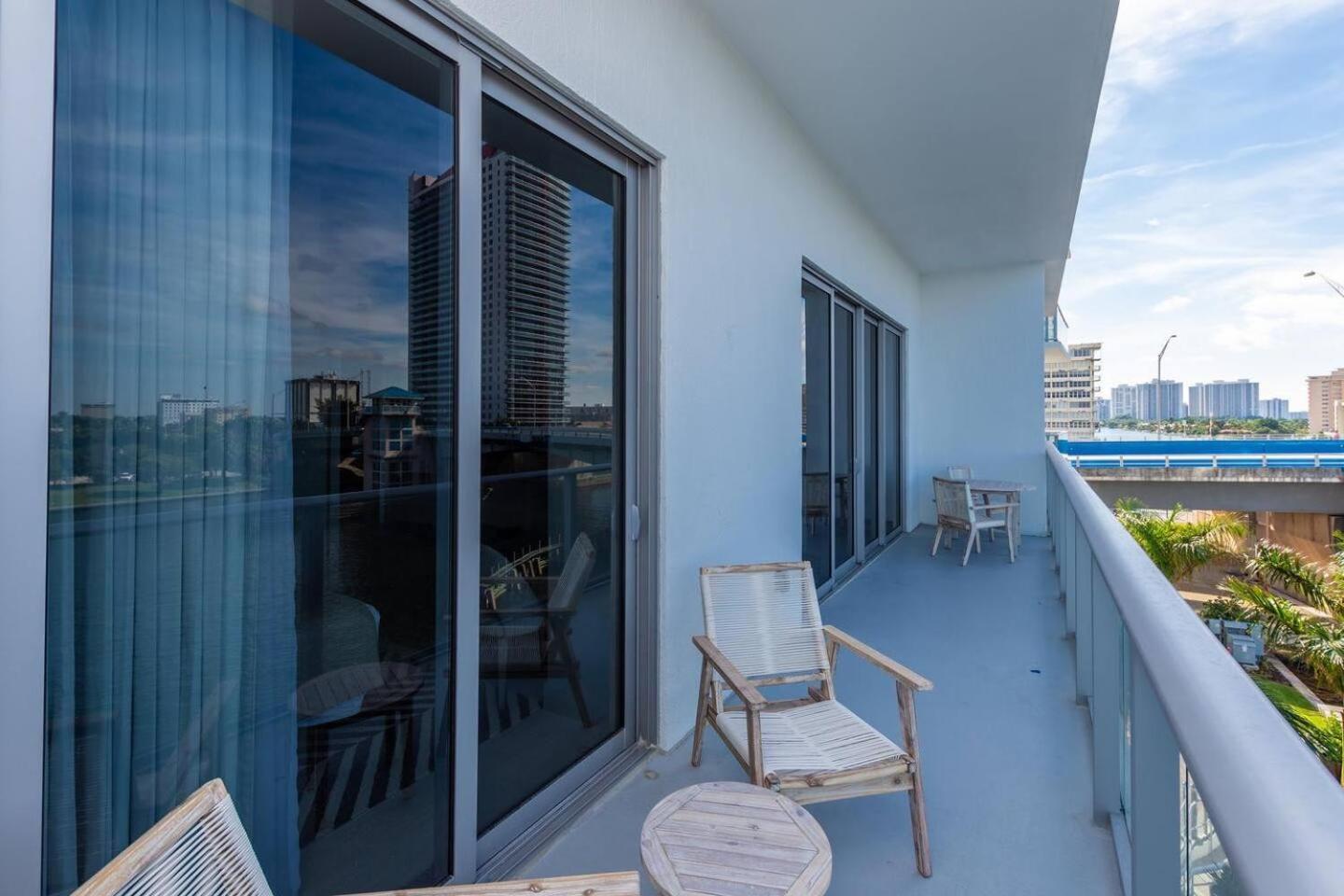 Amazing Apartments At H Beach House Hollywood Exterior photo